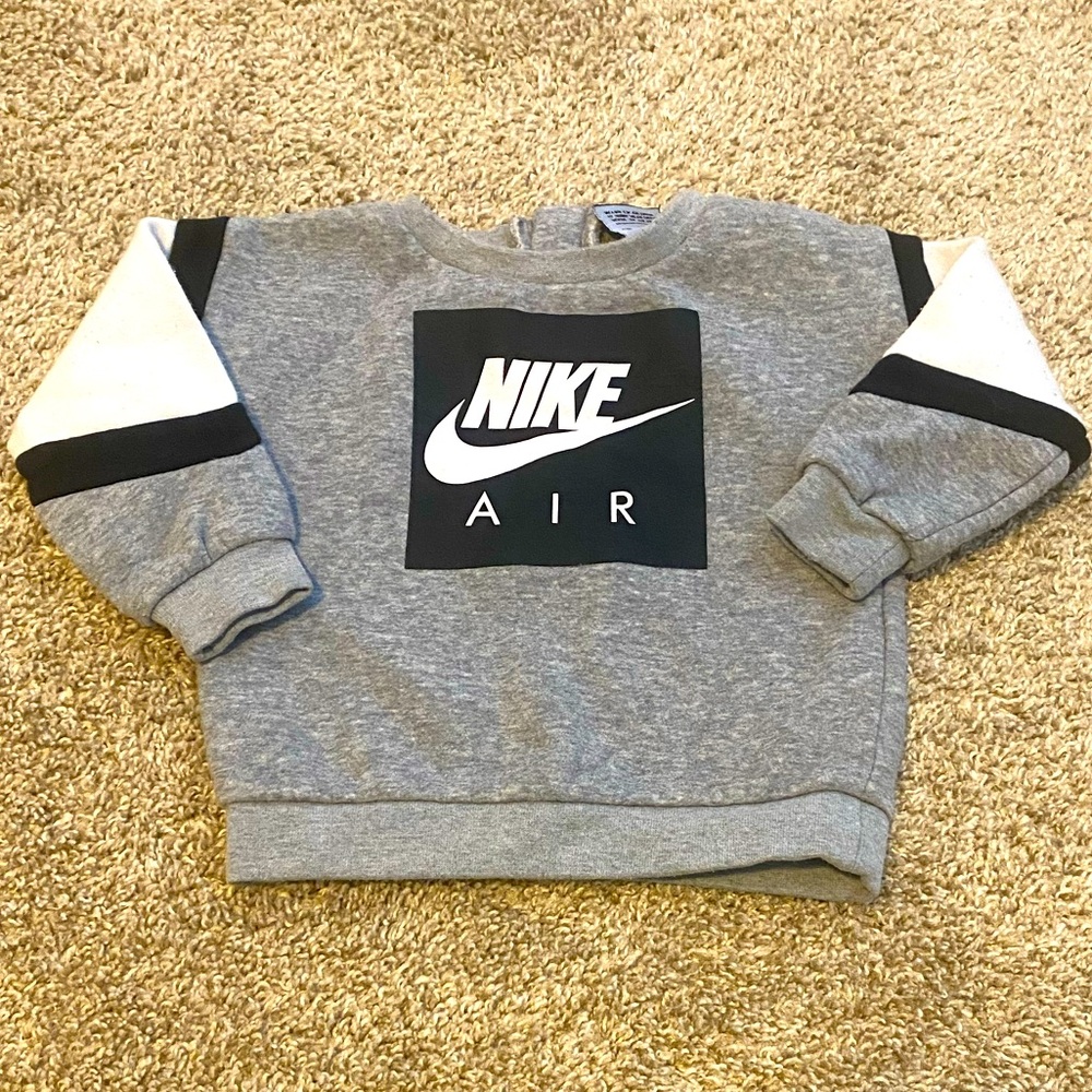 Baby boy Nike Sweatshirt 12M. EUC! 🖤🩶